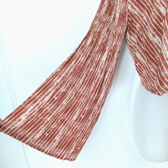 ILLA ILLA Rust and White Boho Tie-Front Bell Sleeve Crop Top Size Large - Picture 5 of 9